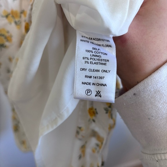 ASTR the Label
Lovegrove Dress in White Yellow Floral XS - Picture 6 of 6